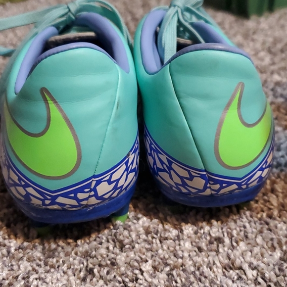 Nike soccer cleats - Picture 8 of 9